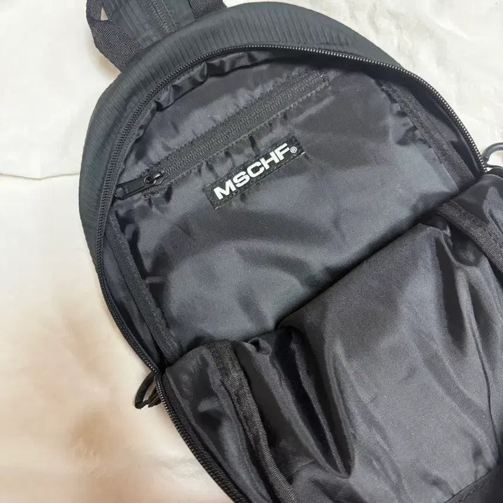 [BUNJANG] Mischief Two-Way Sling Bag / 미스치프 투웨이 슬링백