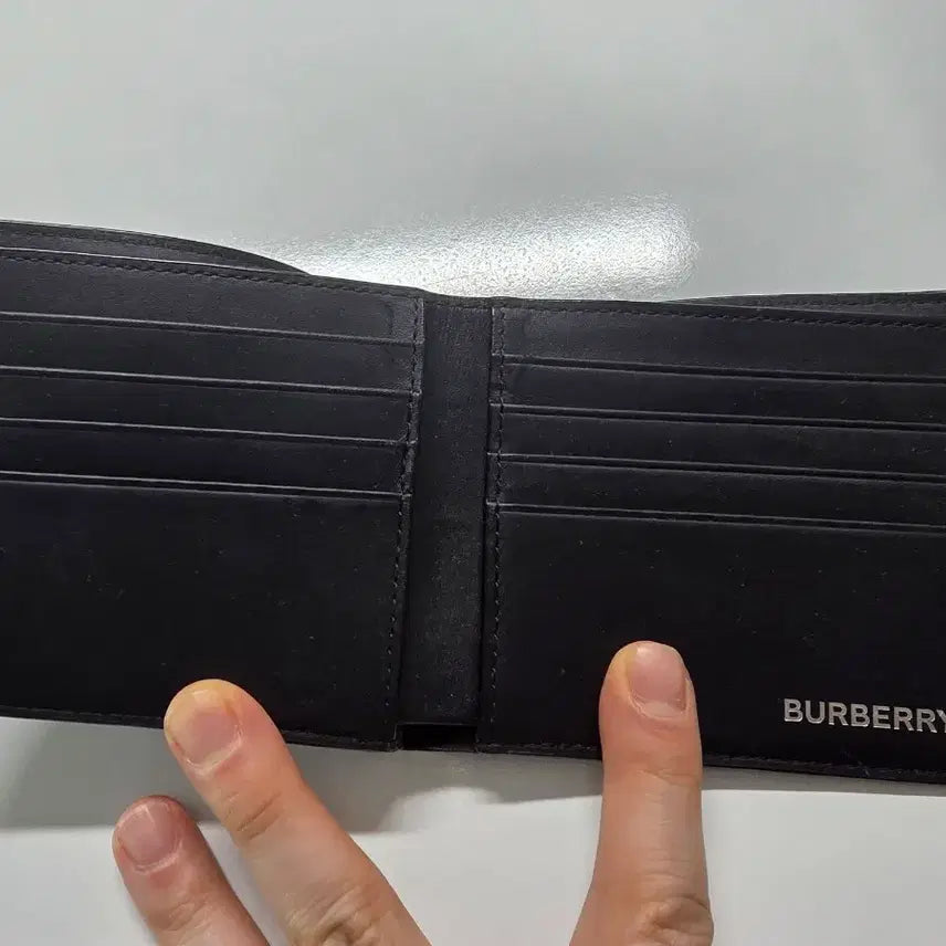 [BUNJANG] Burberry Black Bi-fold Wallet / 버버리 블랙 반지갑 남성 지갑