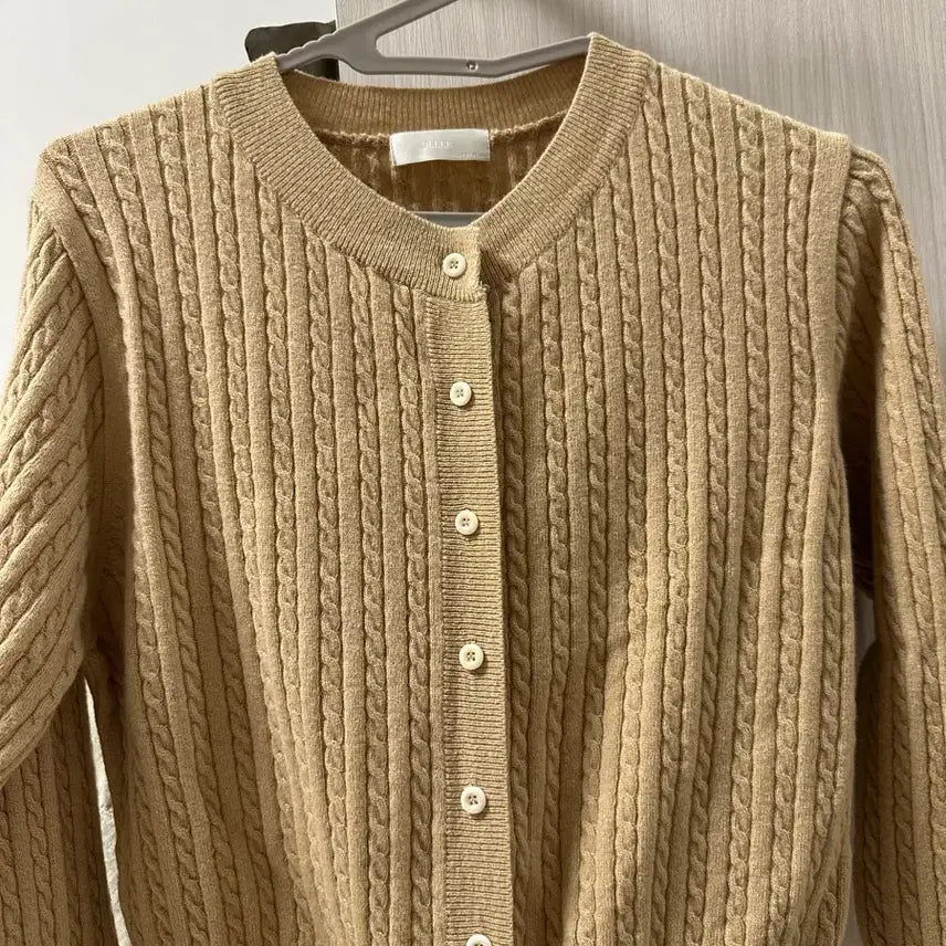 [BUNJANG] Margaret Fine Wool Cable Knit Cardigan / 마가렛 파인울 꽈배기 가디건
