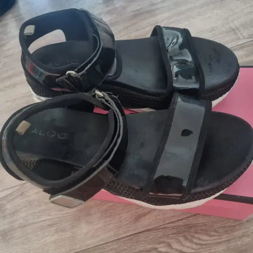 [BUNJANG] ALDO Black Enamel Platform Sandals 245 / ALDO 블랙 에나멜 플랫폼 샌들 245