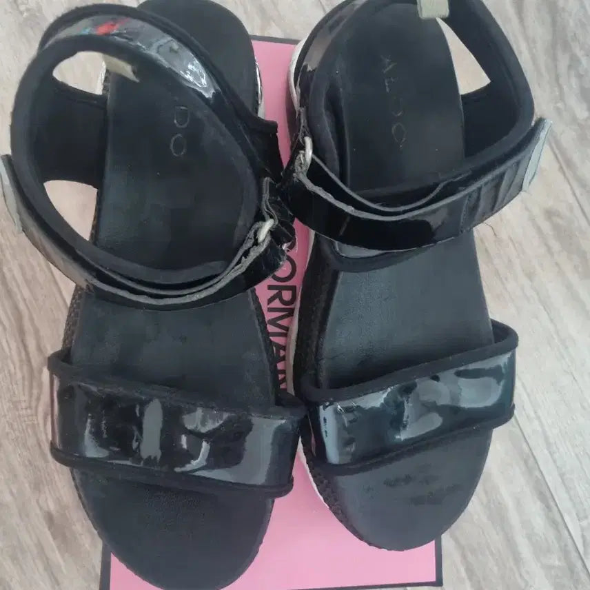 [BUNJANG] ALDO Black Enamel Platform Sandals 245 / ALDO 블랙 에나멜 플랫폼 샌들 245
