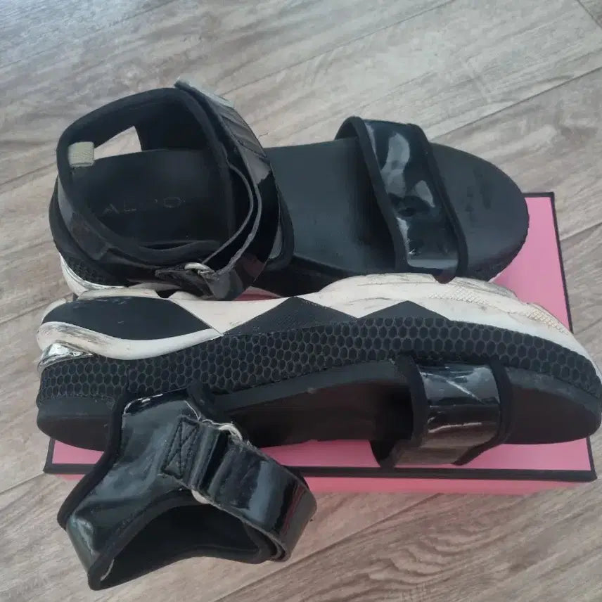 [BUNJANG] ALDO Black Enamel Platform Sandals 245 / ALDO 블랙 에나멜 플랫폼 샌들 245