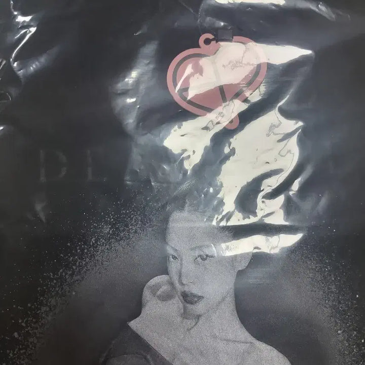 [BUNJANG] Blackpink Jennie Photo Printed T-shirt / 블랙핑크 제니 티셔츠 판매합니다