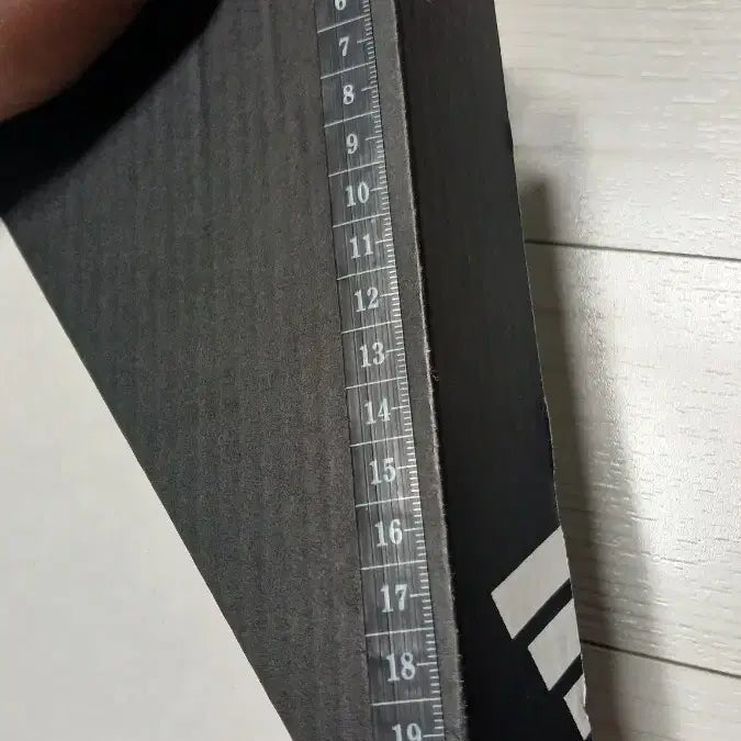 [BUNJANG] 아디다스박스 총8개(블루3+블랙3+아이보리1+스텔라 메카트니 콜라보1) / 아디다스박스 총8개(블루3+블랙3+아이보리1+스텔라 메카트니 콜라보1)