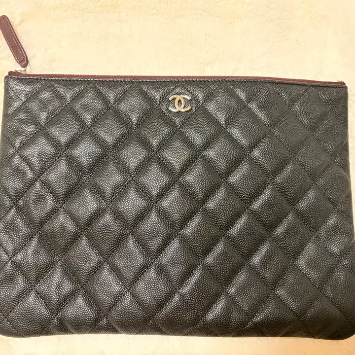 [BUNJANG] Chanel Silver Logo Quilted Clutch Bag - Medium / 샤넬 은장 클러치백 m