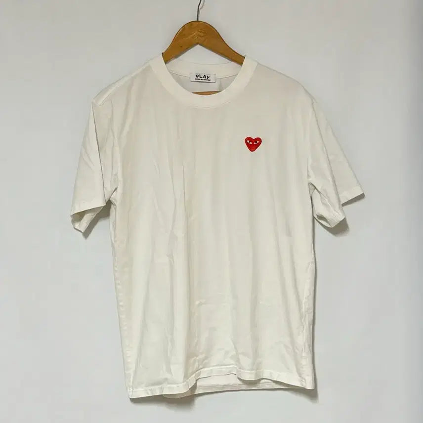 [SOLD OUT] 꼼데가르송 플레이 흰색 반팔티