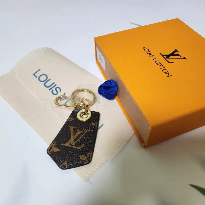 [BUNJANG] Monogram Pattern Keyring and Bag Charm / 모노 키링 겸 가방참