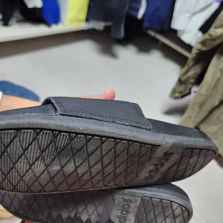 [BUNJANG] Adidas Adilette Shower Slides Black 240 / 아디다스 슬리퍼 블랙 240