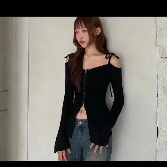 [BUNJANG] New Lins Tinkerbell Off-shoulder Hook Blouse Black / 뉴얼린 팅커벨 오프숄더 후크 블라우스 블랙