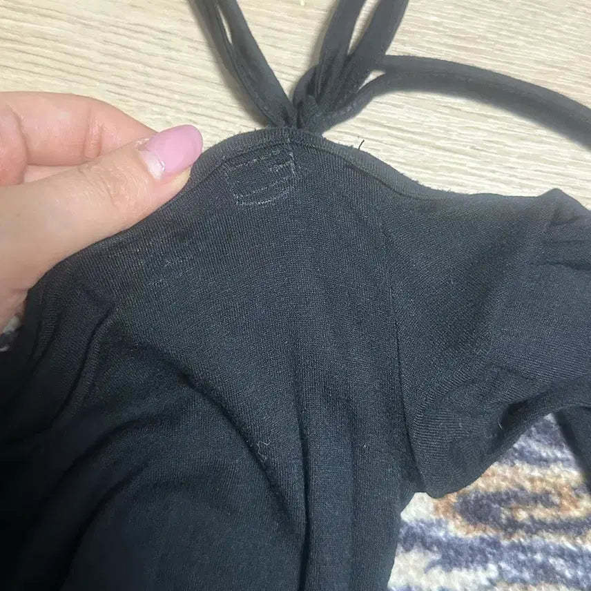 [BUNJANG] New Lins Tinkerbell Off-shoulder Hook Blouse Black / 뉴얼린 팅커벨 오프숄더 후크 블라우스 블랙