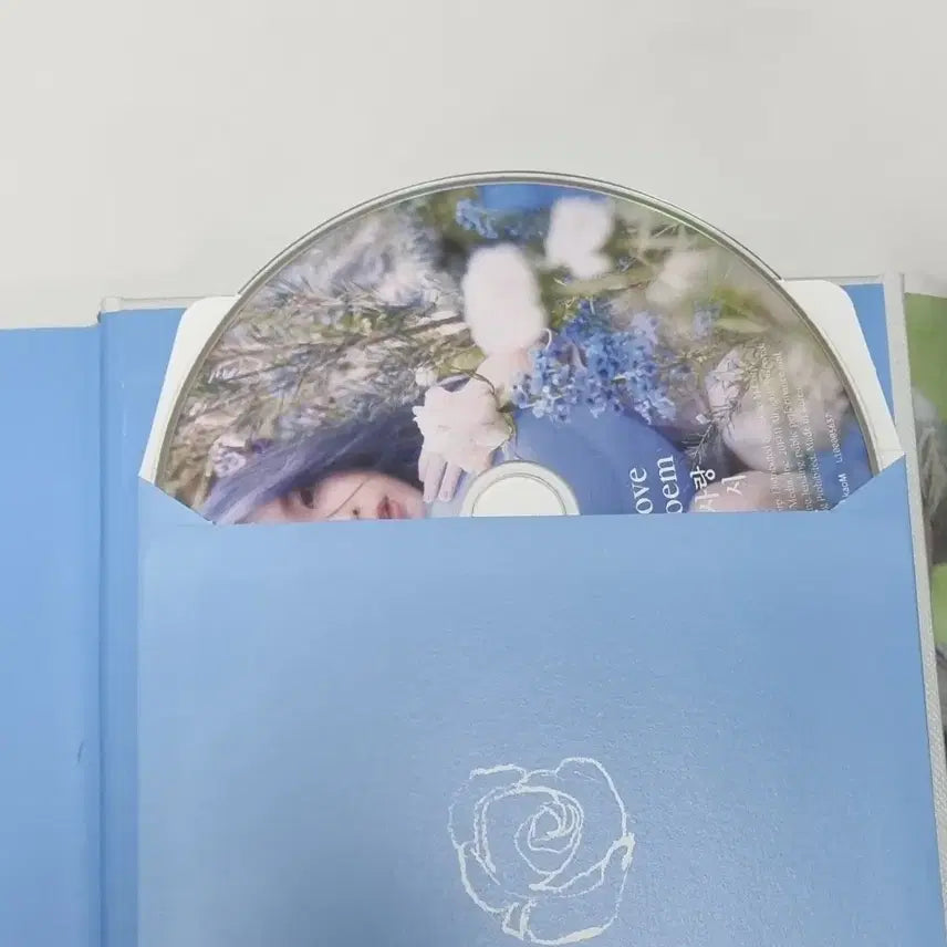 [SOLD OUT] IU 아이유 Love Poem 앨범 개봉