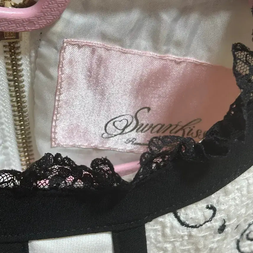 [BUNJANG] Swankiss Brooch Dress / 스완키스 브로치 원피스 양산형 지뢰계 스나계 피움