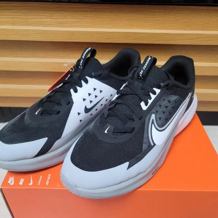 [BUNJANG] Nike Sonic Fly Sneakers / 나이키 소닉 플라이 블랙/화이트 운동화 250 새제품