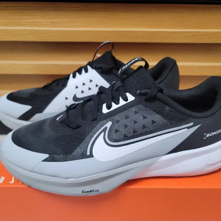 [BUNJANG] Nike Sonic Fly Sneakers / 나이키 소닉 플라이 블랙/화이트 운동화 250 새제품