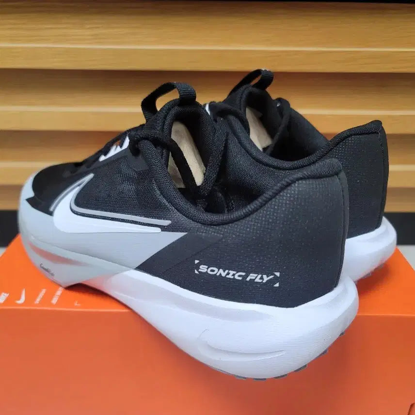 [BUNJANG] Nike Sonic Fly Sneakers / 나이키 소닉 플라이 블랙/화이트 운동화 250 새제품