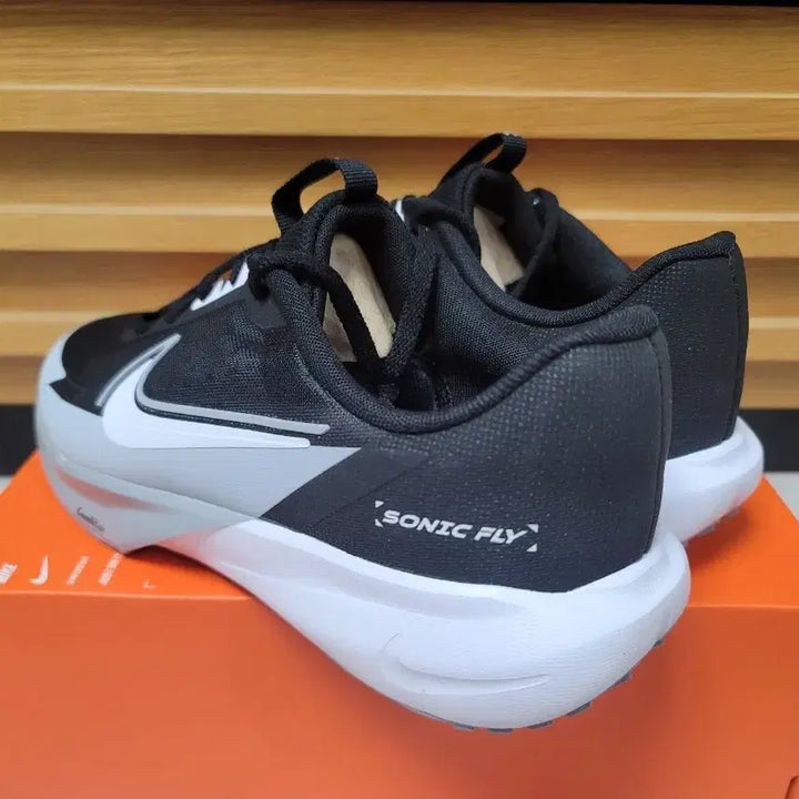 [BUNJANG] Nike Sonic Fly Sneakers / 나이키 소닉 플라이 블랙/화이트 운동화 250 새제품