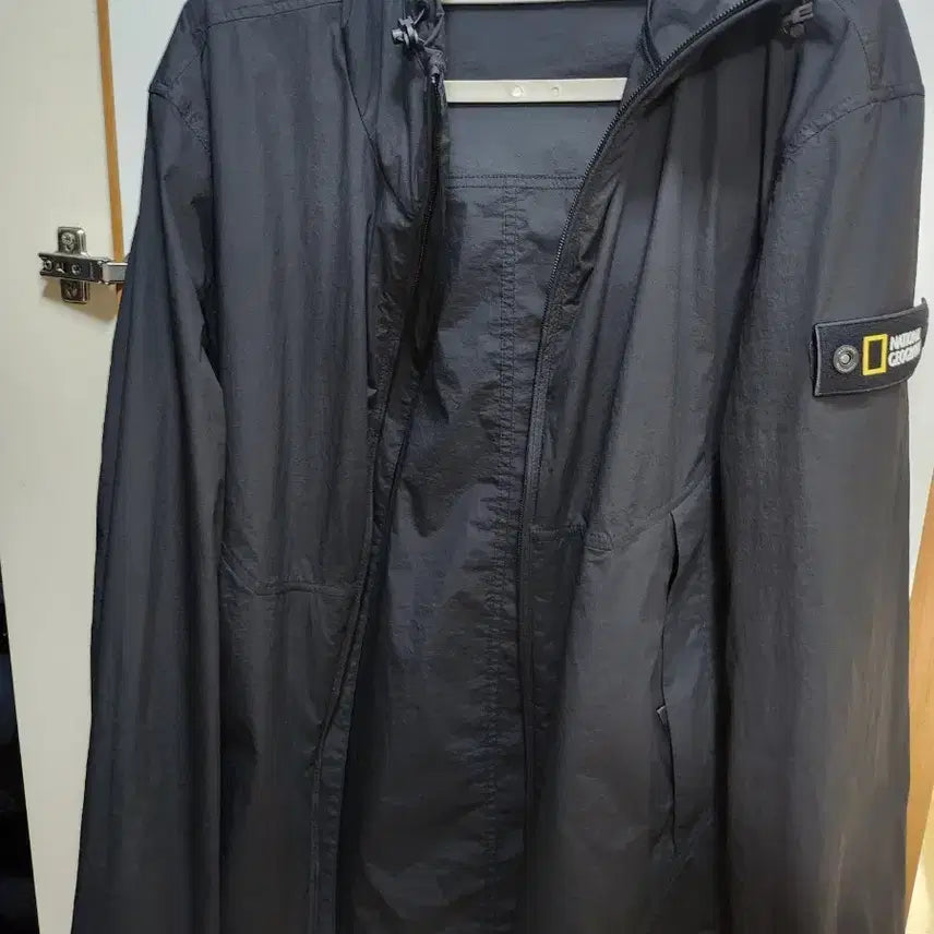 [BUNJANG] National Geographic Black Windbreaker Hooded Jacket / 내셔널지오그래픽 블랙 바람막이 후드 자켓