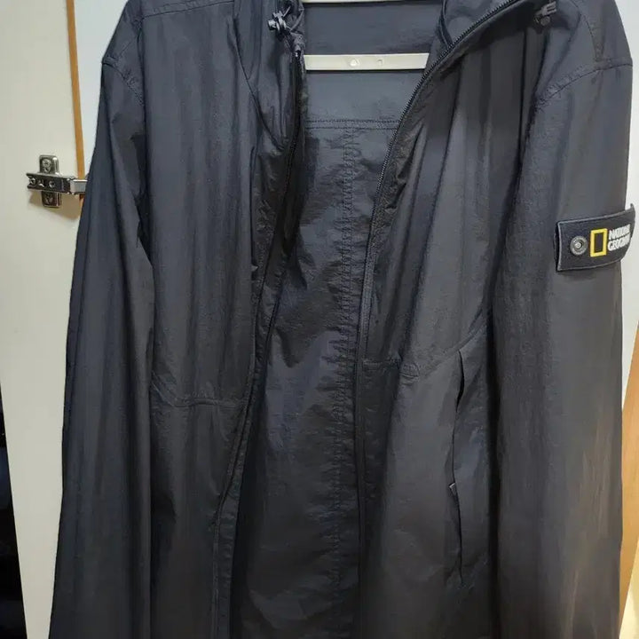 [BUNJANG] National Geographic Black Windbreaker Hooded Jacket / 내셔널지오그래픽 블랙 바람막이 후드 자켓