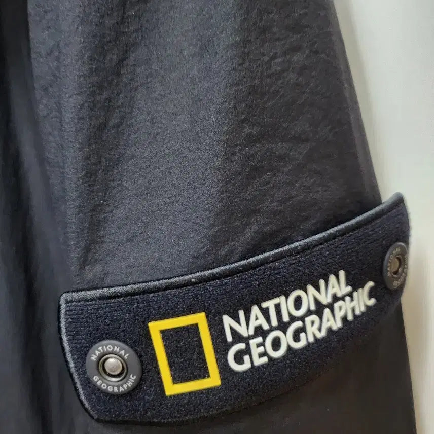 [BUNJANG] National Geographic Black Windbreaker Hooded Jacket / 내셔널지오그래픽 블랙 바람막이 후드 자켓