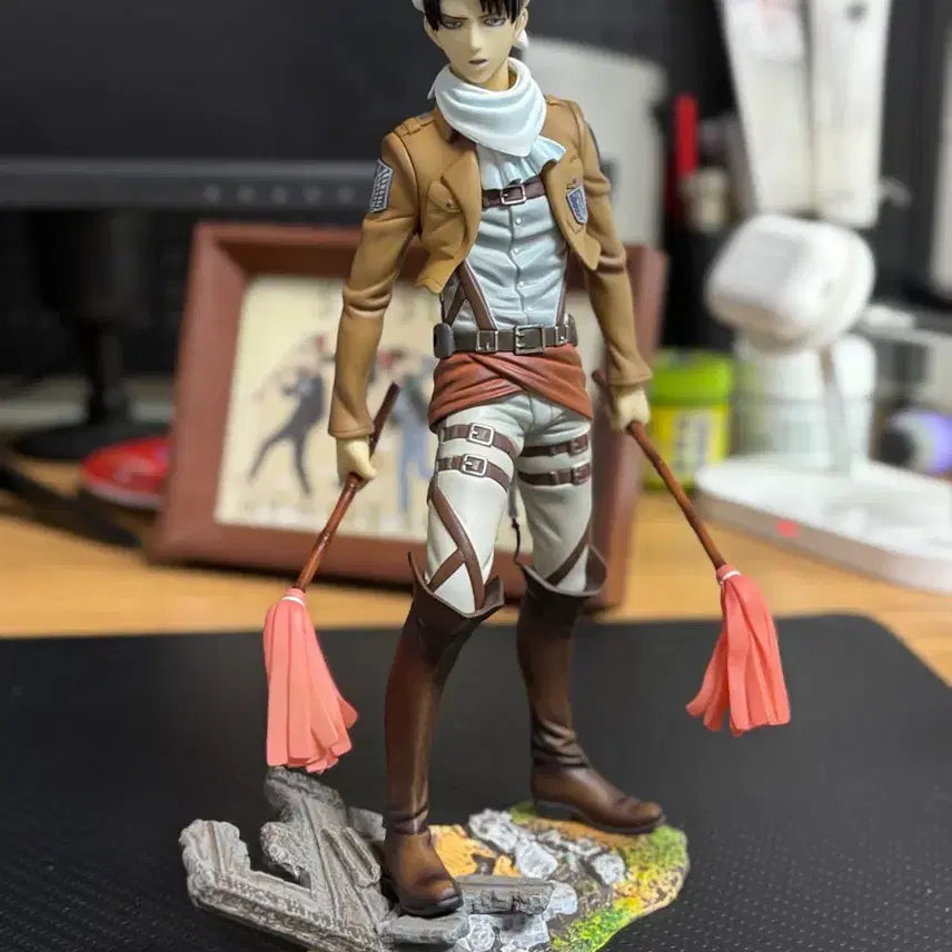 [BUNJANG] Brave-Act Attack on Titan Levi Cleaning Ver. Figure / 브레이브액트(brave-act) 진격의 거인 청소버전 리바이 피규어