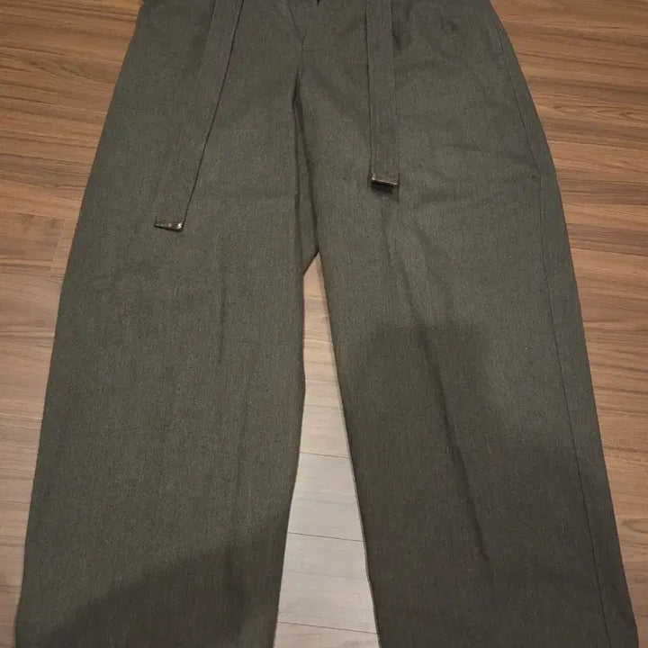 [BUNJANG] RECTO High-Waist Belted Pants Dark Khaki L / 렉토 하이웨스트 벨티드 팬츠 다크카키 L