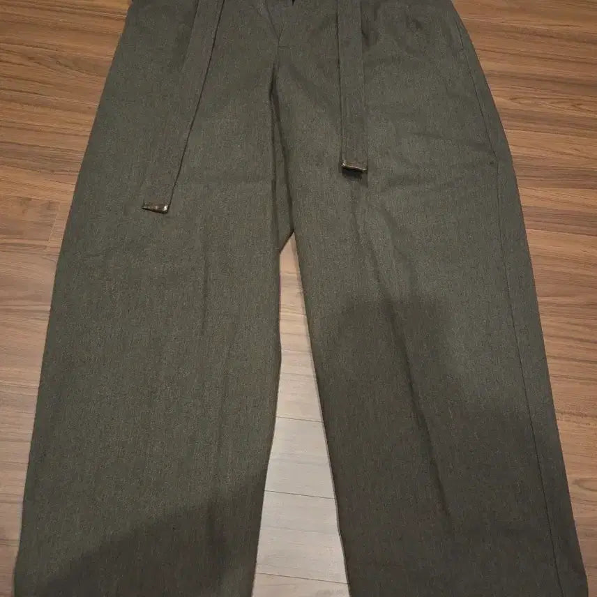 [BUNJANG] RECTO High-Waist Belted Pants Dark Khaki L / 렉토 하이웨스트 벨티드 팬츠 다크카키 L