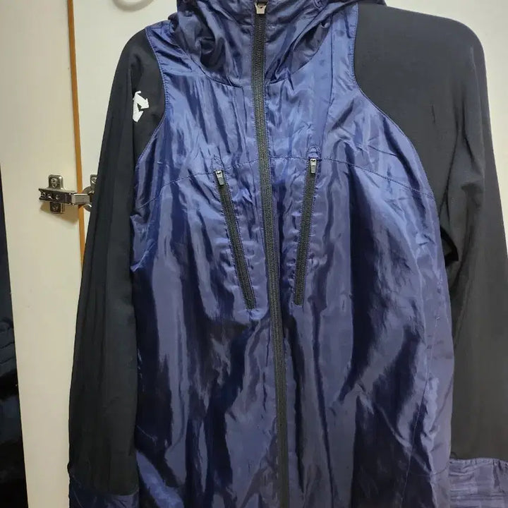 [BUNJANG] Descente Windbreaker Navy Black Color Block Hooded Jacket / 데상트 바람막이 네이비 블랙 배색 후드