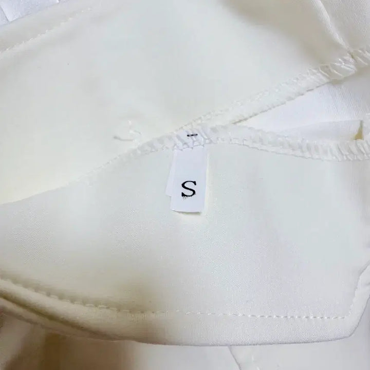 [BUNJANG] White Tiered Frill Skirt and Shorts Set (Size S) / 화이트 캉캉 프릴 스커트와 화이트 반바지(S사이즈)