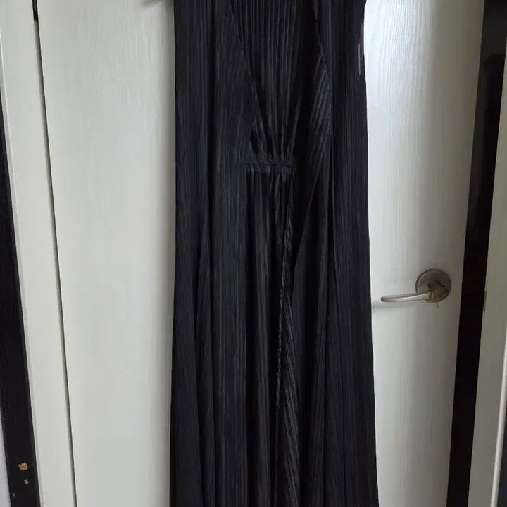 [BUNJANG] Pleats Me Black Pleated Sleeveless Long Cardigan / 우아한 플리츠미 블랙 플리츠 롱 가디건형 민소매