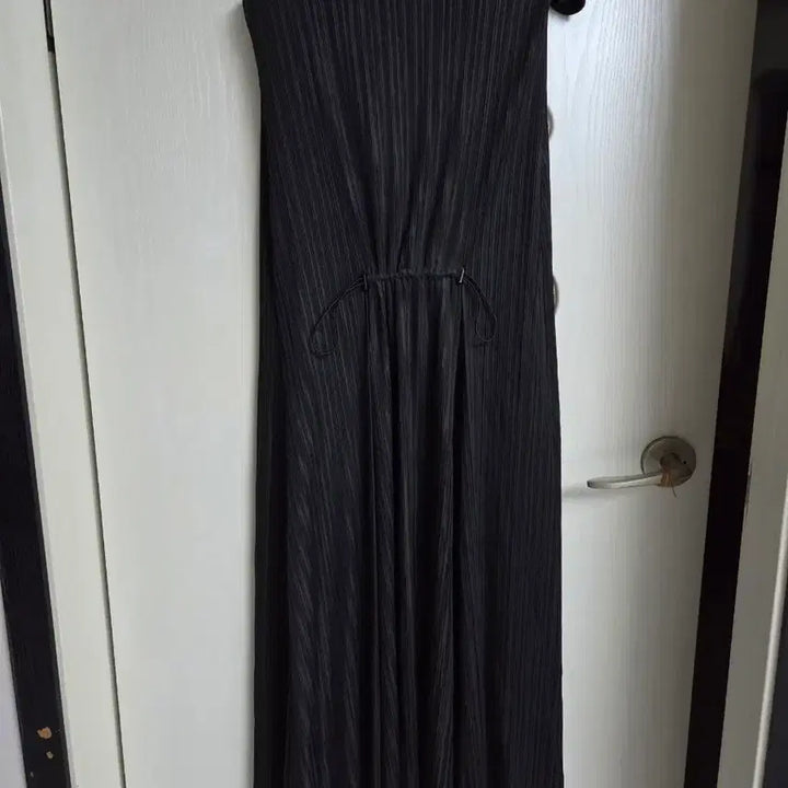 [BUNJANG] Pleats Me Black Pleated Sleeveless Long Cardigan / 우아한 플리츠미 블랙 플리츠 롱 가디건형 민소매
