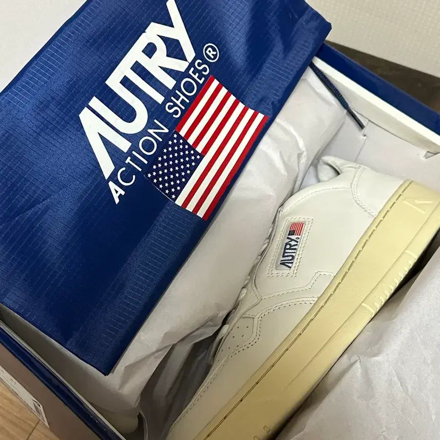 [BUNJANG] Autry Medalist Goat Skin Sneakers / (새상품) 오트리 메달리스트 고트스킨 (41)