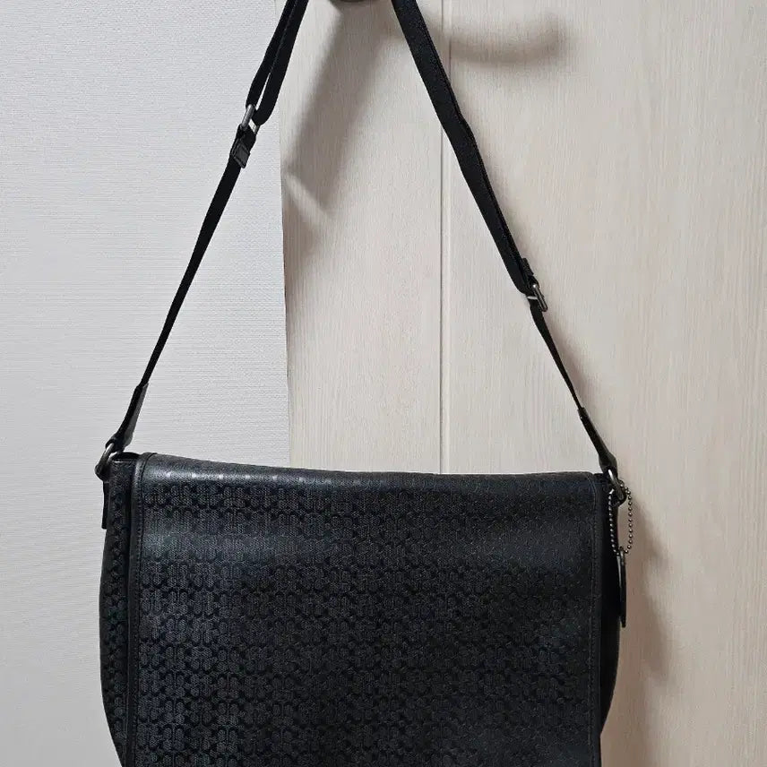 [SOLD OUT] 정품 코치 시그니처 패턴 메신저백 블랙(택배비 무료)