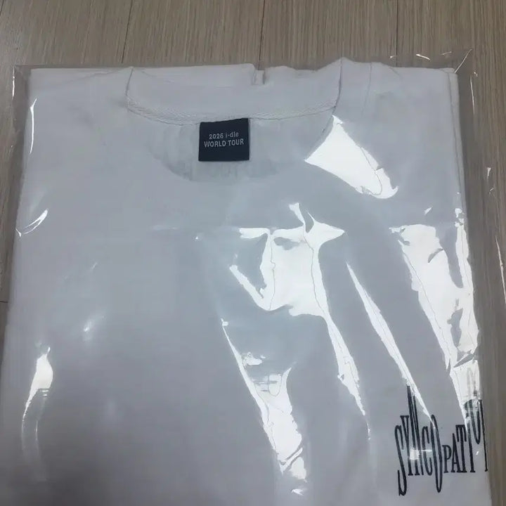 [BUNJANG] I-DLE 2026 World Tour T-shirt / 2026 i-dle WORLD TOUR 티셔츠 판매합니다