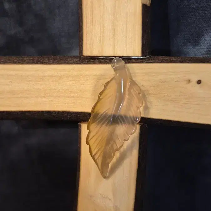 [BUNJANG] Handcrafted Kousa Dogwood Cross with Agate Leaf Accent / 나무 십자가 장식 나뭇잎 포인트