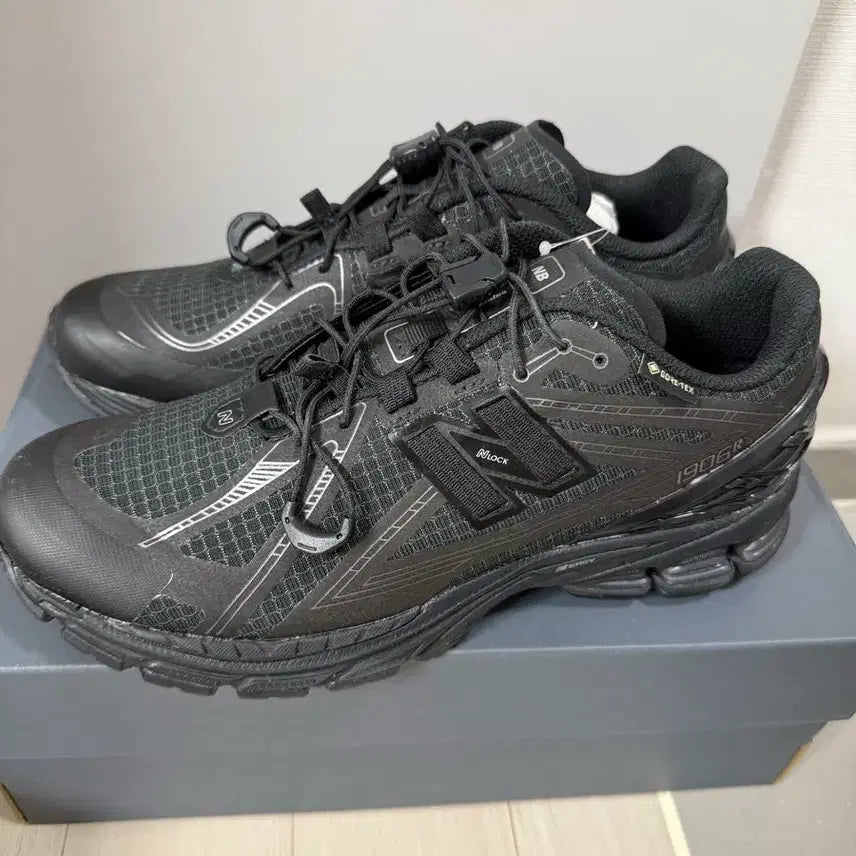 [BUNJANG] New Balance 1906R Gore-Tex Sneakers / 뉴발란스 고어텍스 1906R 블랙 알칼리 그린
