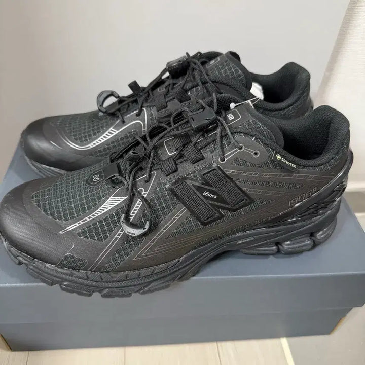 [BUNJANG] New Balance 1906R Gore-Tex Sneakers / 뉴발란스 고어텍스 1906R 블랙 알칼리 그린
