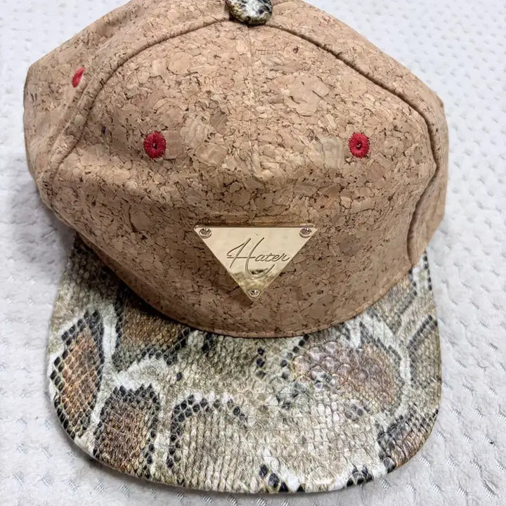 [BUNJANG] HATER Cork &amp; Snake Skin Snapback Hat / 헤이터 모자 스냅백