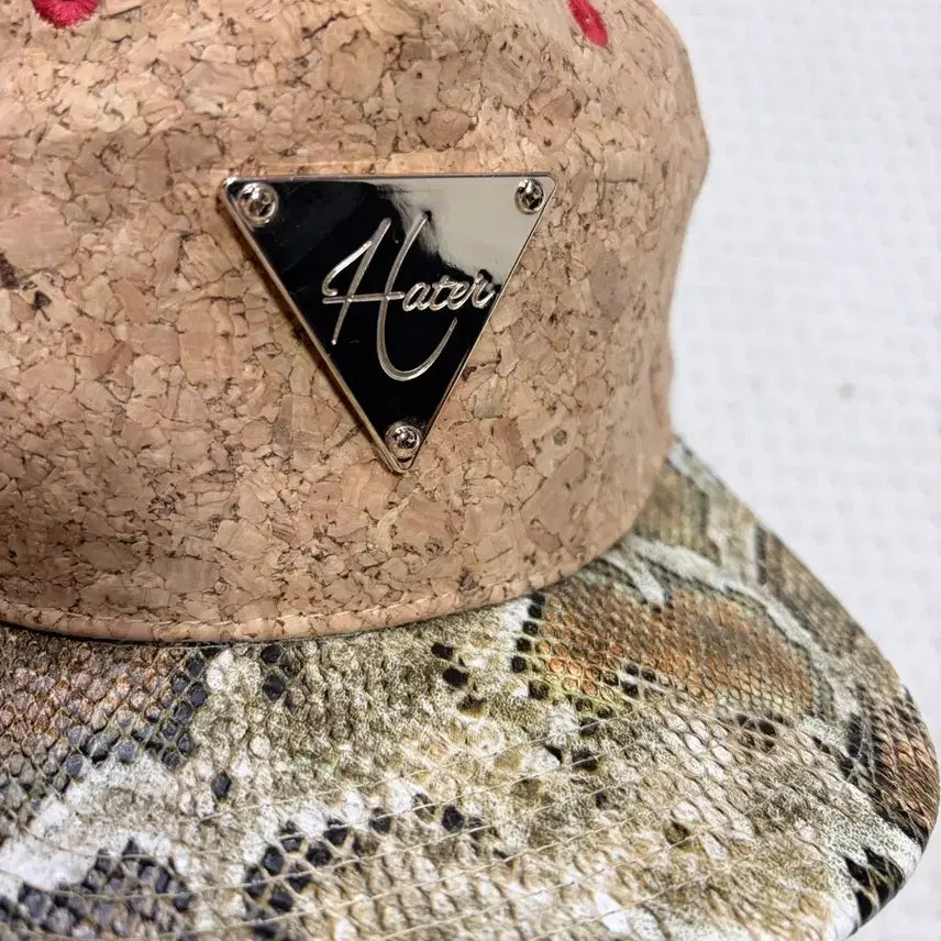 [BUNJANG] HATER Cork &amp; Snake Skin Snapback Hat / 헤이터 모자 스냅백