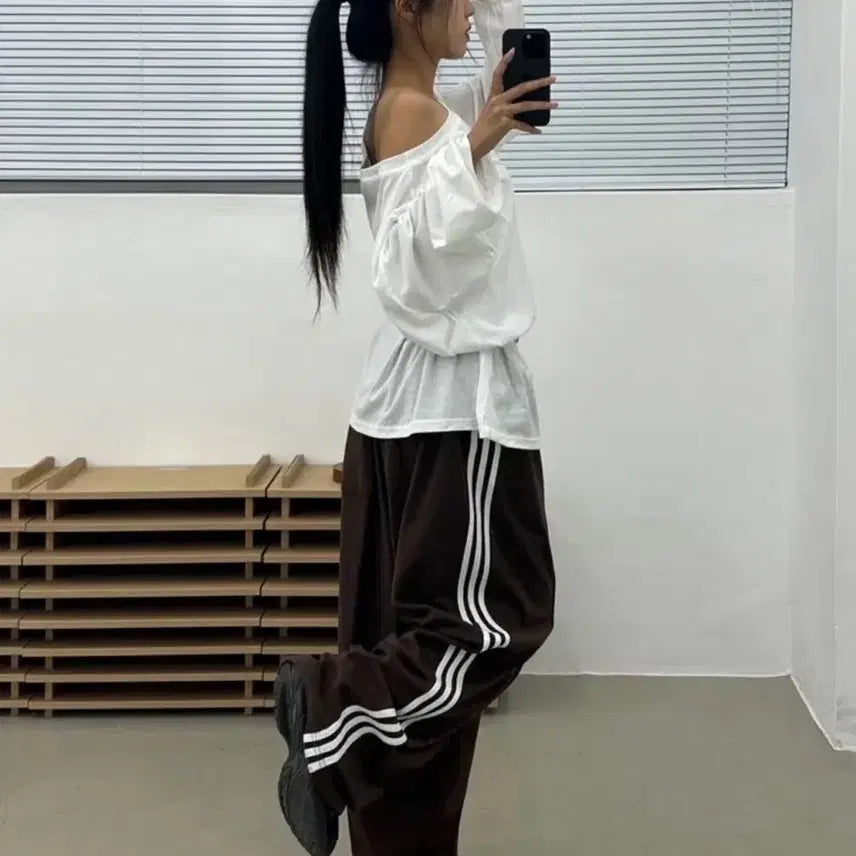 [BUNJANG] Astaatin Three-Line Track Training Pants Brown / 아스타틴 삼선 라인 트랙 트레이닝 팬츠 브라운