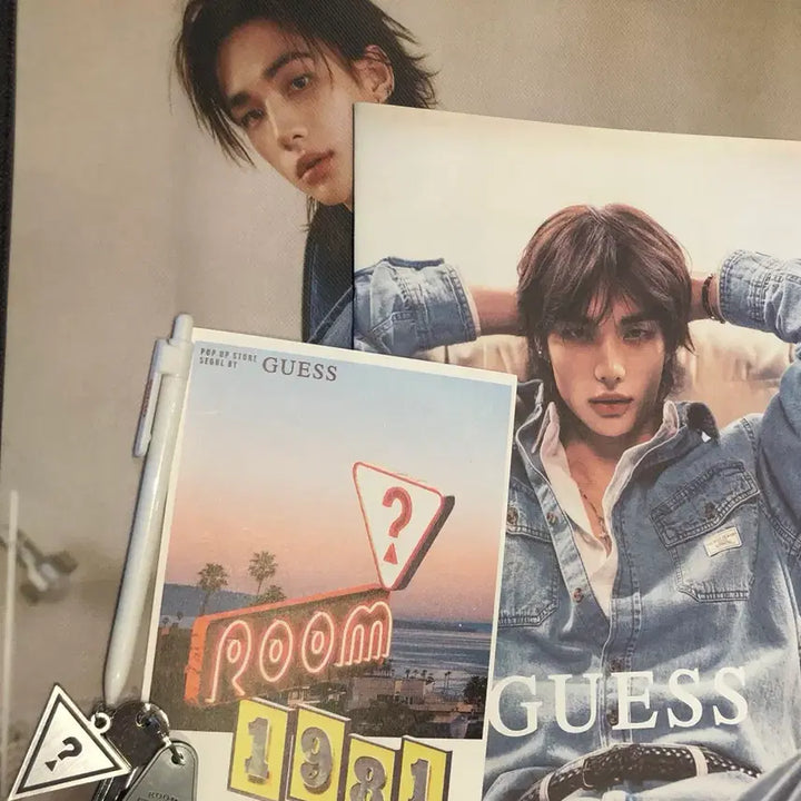 [SOLD OUT] 게스 현진 룩북 + 타포린백 + 키링 + 볼펜 스트레이키즈 스키즈 팝업