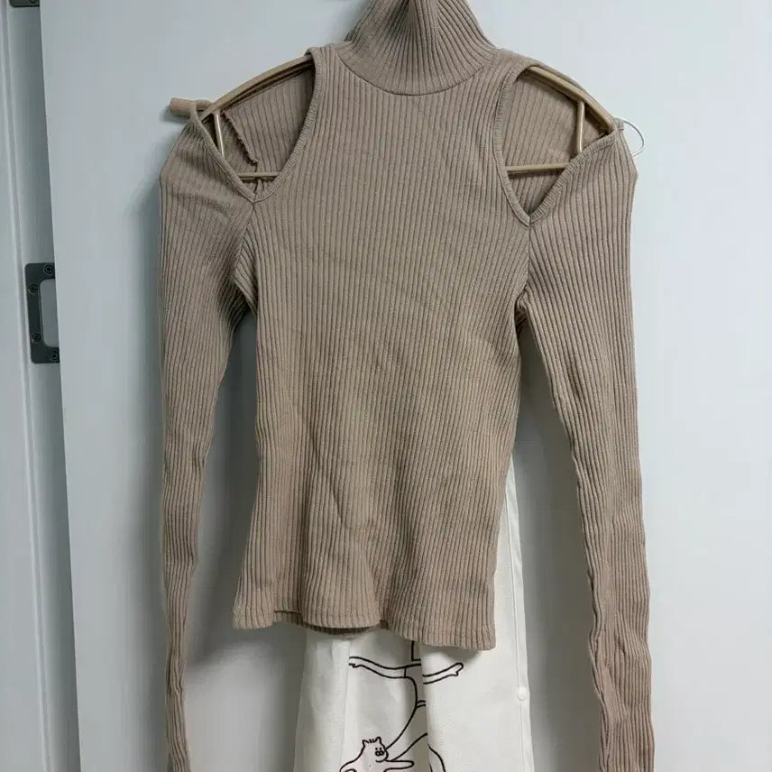 [BUNJANG] Shoulder Cut Ribbed Polo Shirt / 숄더컷 골지 폴라 티셔츠