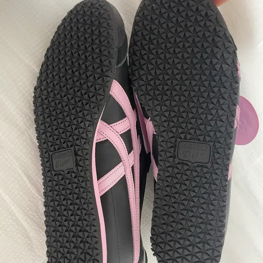 [BUNJANG] Onitsuka Tiger x Patta Mexico 66 Black Cotton Candy / 오니츠카 타이거 x 파투 멕시코 66 블랙 코튼 캔디