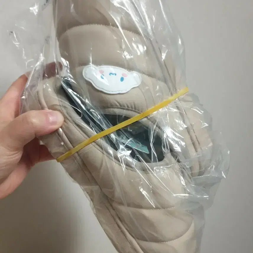 [BUNJANG] Cinnamoroll Beige Padded Slippers / 240 시나모롤 패딩 슬리퍼 신발