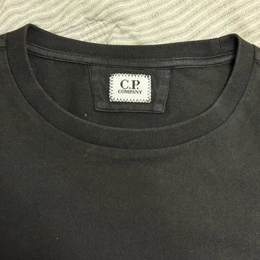 [BUNJANG] C.P컴퍼니 포켓 반팔 티셔츠 블랙(L) / CP컴퍼니 포켓 반팔 티셔츠 블랙(L)