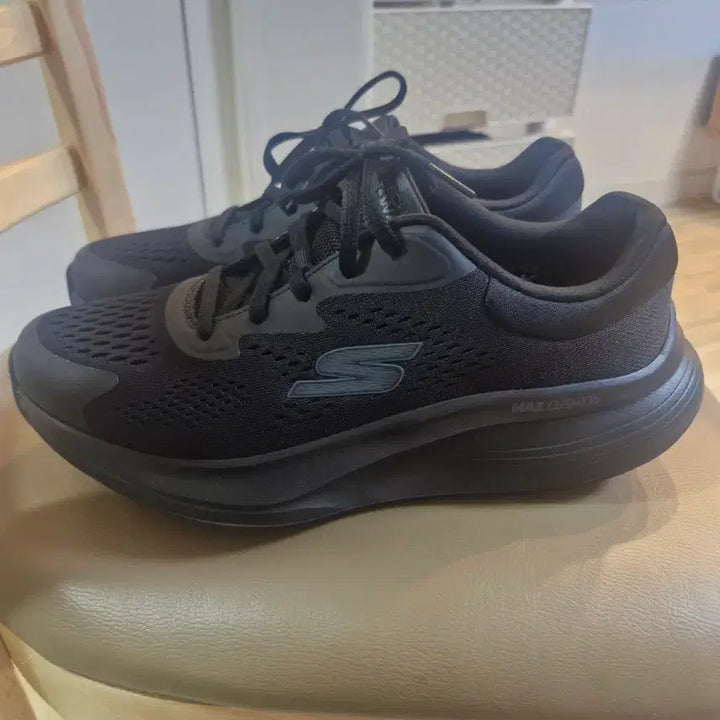 [SOLD OUT] 스케쳐스 260