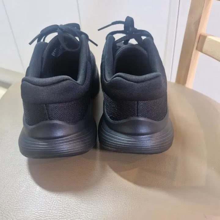 [SOLD OUT] 스케쳐스 260
