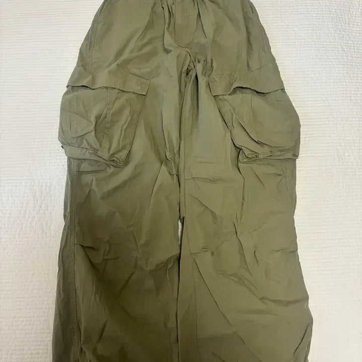 [SOLD OUT] 에즈이프켈리 파라슈트 카고 팬츠