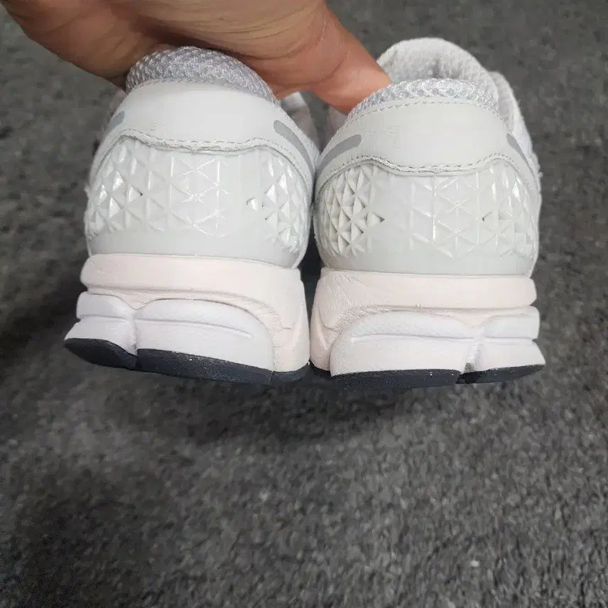 [BUNJANG] Nike Vomero 5 White Sneakers / 나이키 보메로5 화이트  270사이즈