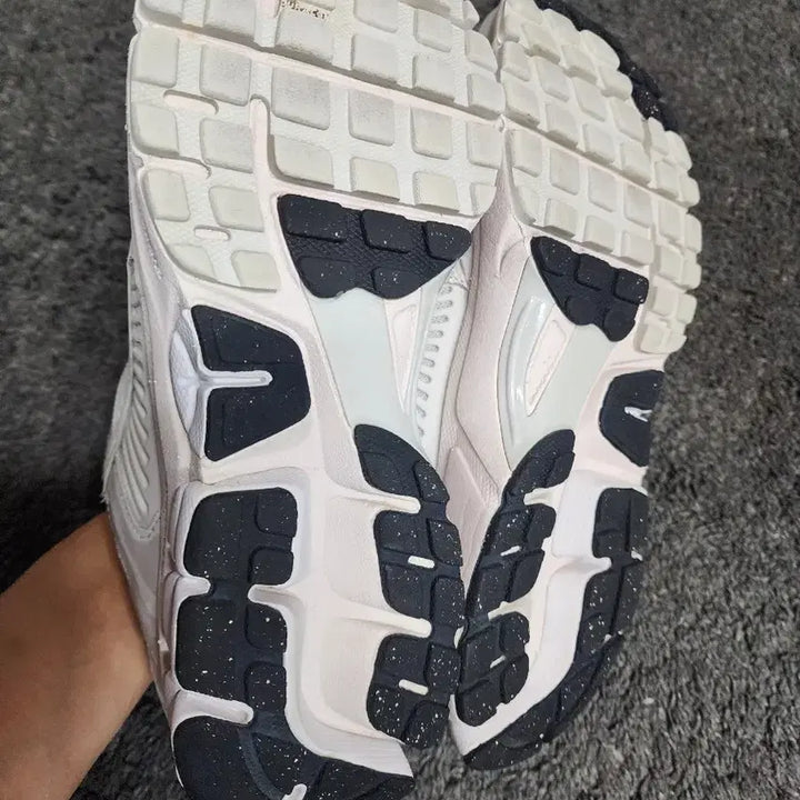 [BUNJANG] Nike Vomero 5 White Sneakers / 나이키 보메로5 화이트  270사이즈