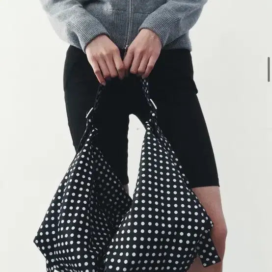 [BUNJANG] Yansisi Pillow Boat Bag Dot / 얀시시 필로우 보트백 도트